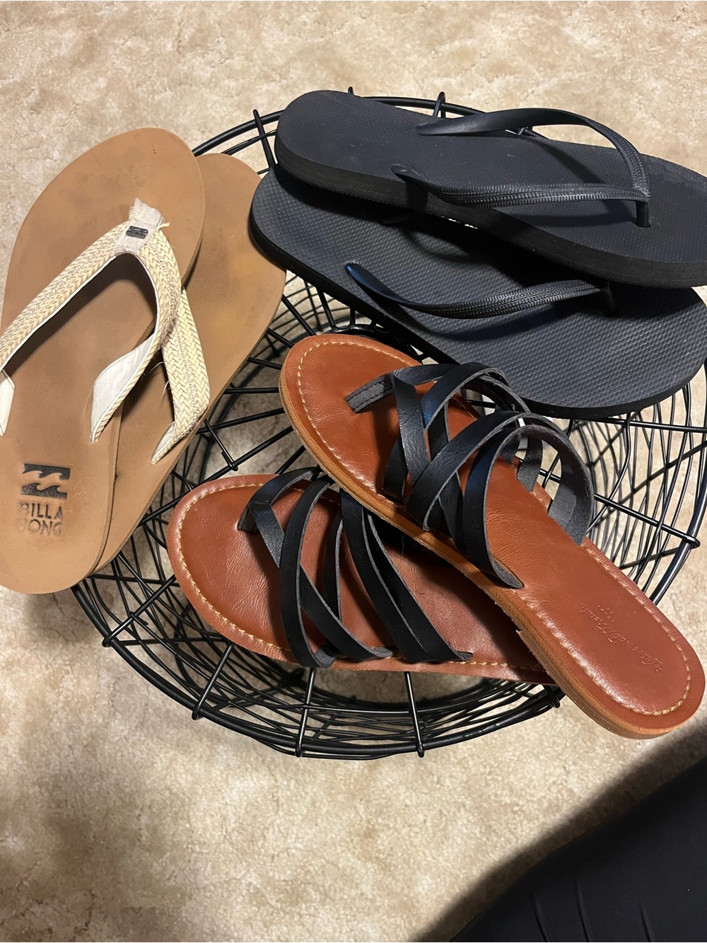 3 pairs of women’s flip flops. Billabong, shade & shore, universal threads